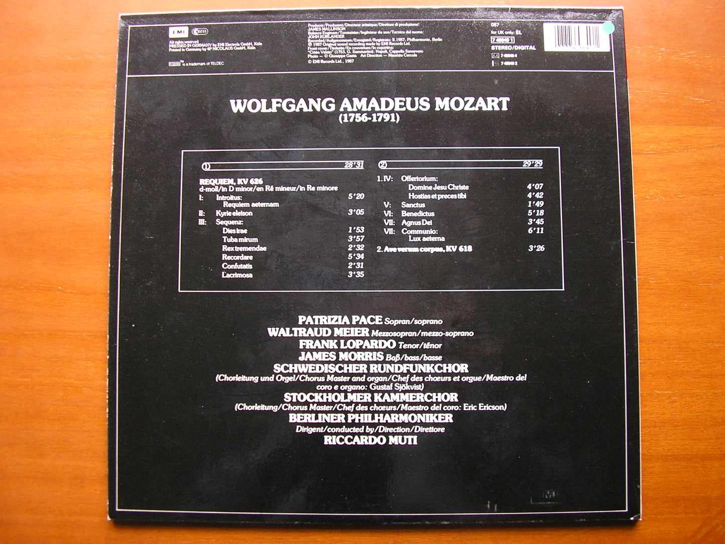 MOZART: REQUIEM / AVE VERUM CORPUS SOLOISTS / BERLIN PHILHARMONIC / MUTI 749640