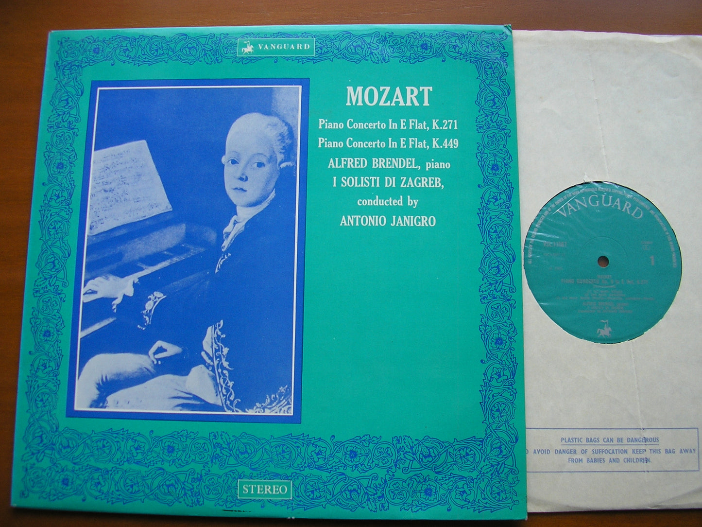 MOZART: PIANO CONCERTOS Nos. 9 & 14 BRENDEL / I SOLOISTI DI ZAGREB / JANIGRO VSL 11067