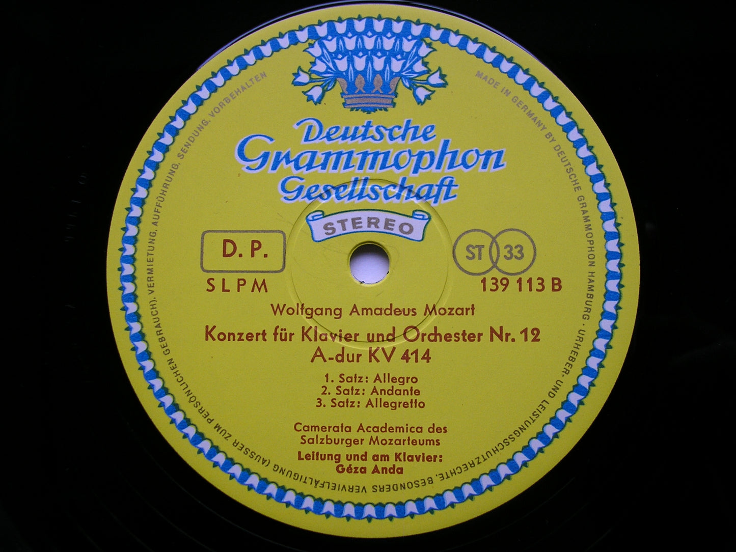 MOZART: PIANO CONCERTOS Nos. 12 & 26 'Coronation'      GEZA ANDA / CAMERATA ACADEMICA DES SALZBURGER MOZARTEUMS    139 113