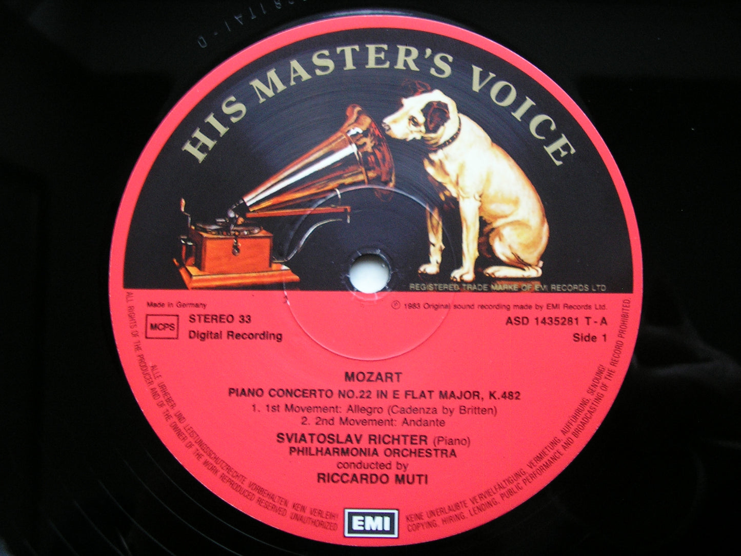 MOZART: PIANO CONCERTO No. 22 / SYMPHONY No. 24     RICHTER / PHILHARMONIA / MUTI    ASD 1435281