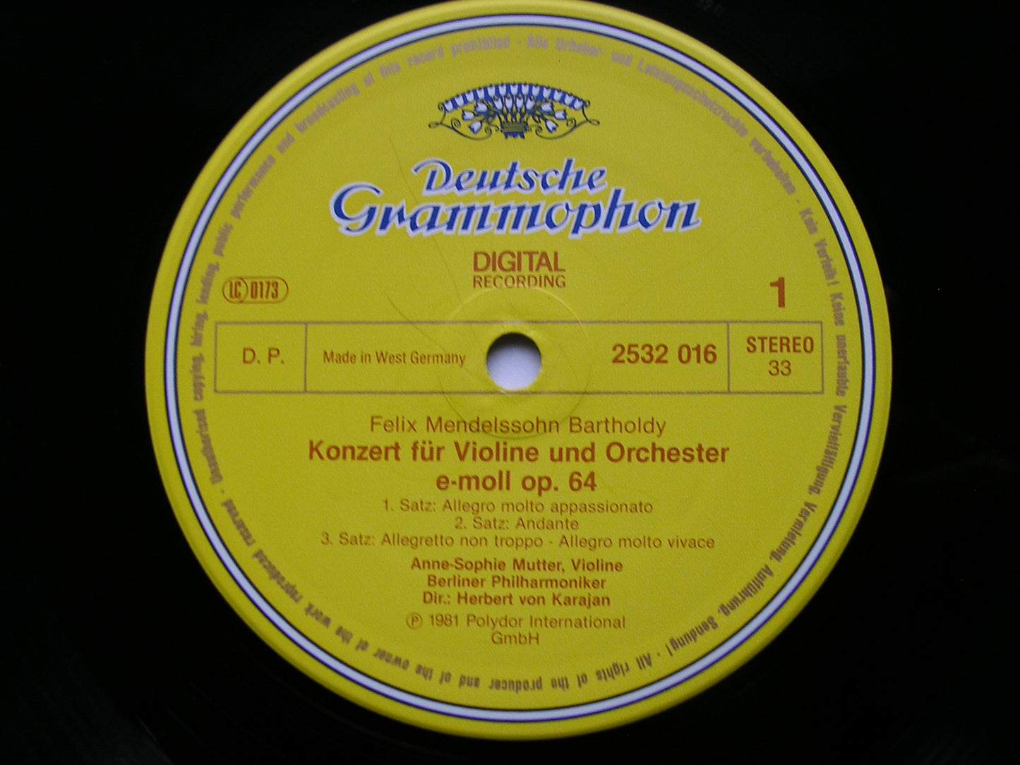 MENDELSSOHN & BRUCH: VIOLIN CONCERTOS MUTTER / BERLIN PHILHARMONIC ORCHESTRA / KARAJAN 2532 016