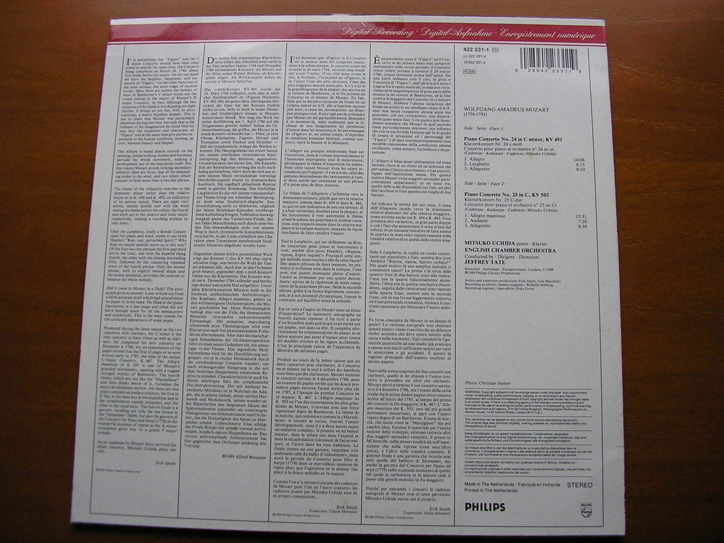 MOZART: PIANO CONCERTOS Nos. 24 & 25      UCHIDA / ENGLISH CHAMBER ORCHESTRA / JEFFREY TATE    422 331