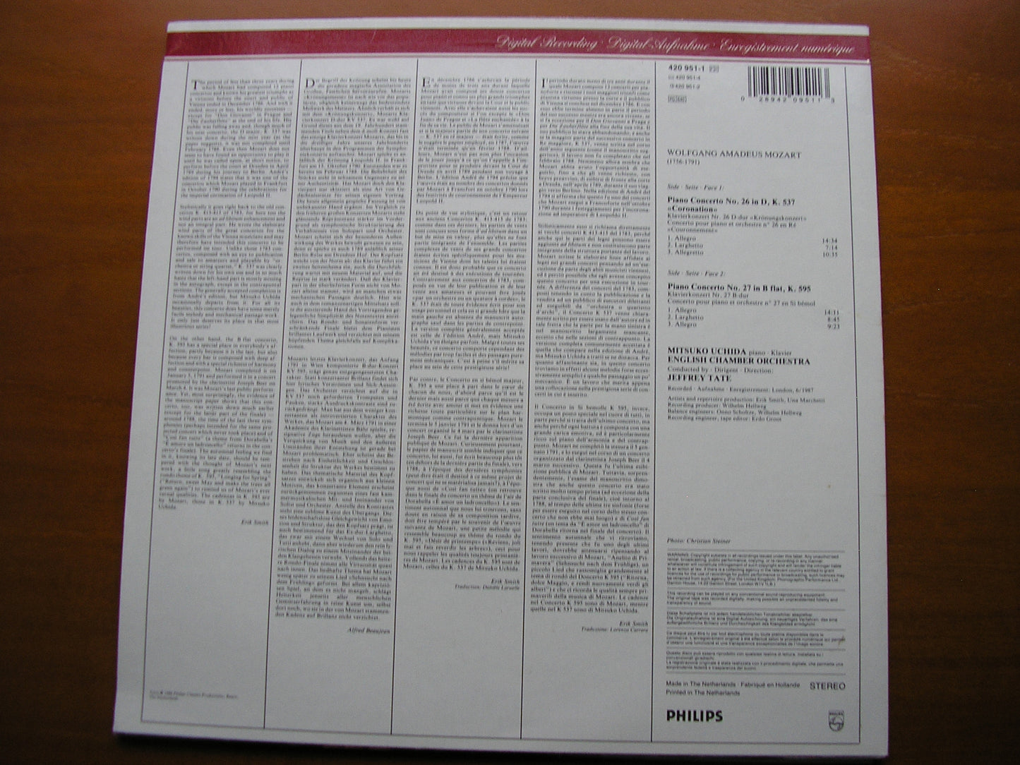 MOZART: PIANO CONCERTOS Nos. 26 & 27     UCHIDA / ENGLISH CHAMBER ORCHESTRA / JEFFREY TATE      420 951