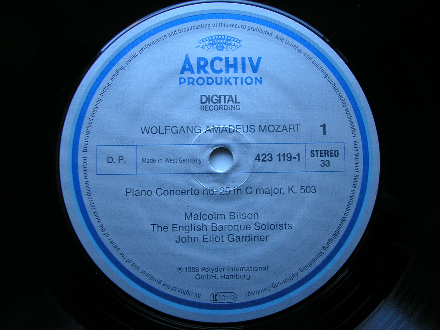 MOZART: PIANO CONCERTOS Nos. 25 & 26      BILSON / ENGLISH BAROQUE SOLOISTS / GARDINER     423 119