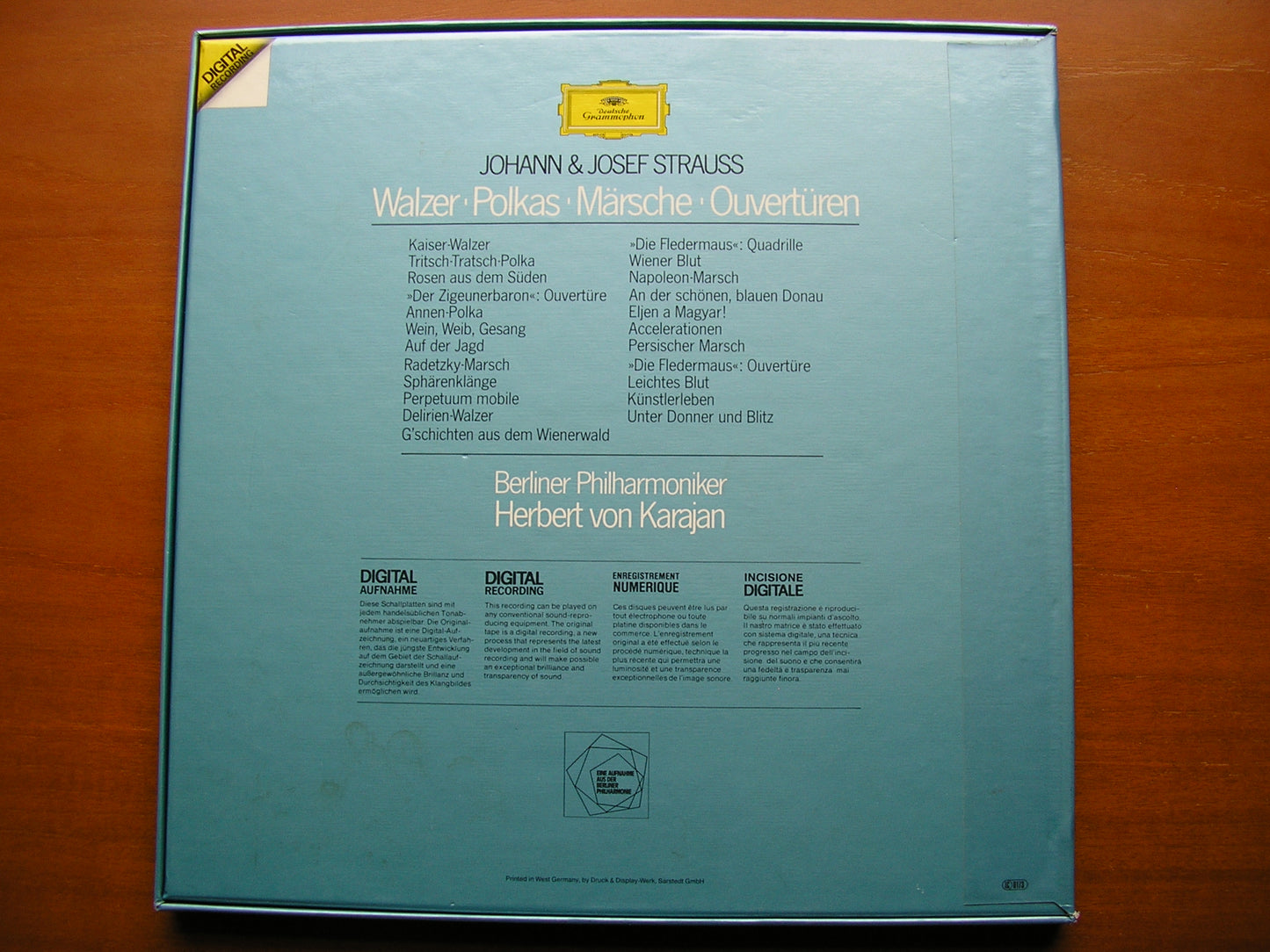 KARAJAN CONDUCTS MUSIC OF THE STRAUSS FAMILY KARAJAN / BERLIN PHILHARMONIC 3LP 2741 003
