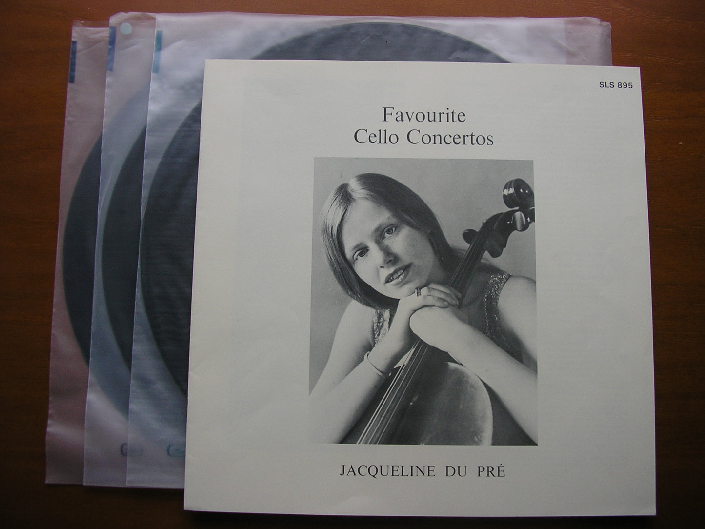FAVOURITE CELLO CONCERTOS: DVORAK / ELGAR / SCHUMANN / HAYDN DU PRE / BARBIROLLI / BARENBOIM / ECO / LSO / NPO SLS 895