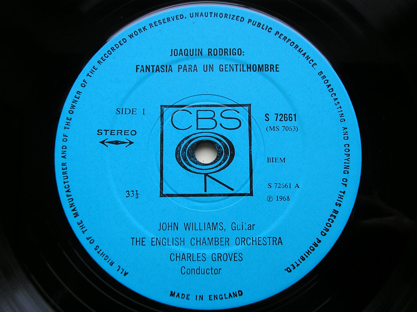 RODRIGO: FANTASIA PARA UN GENTILHOMBRE / DODGSON: GUITAR CONCERTO     JOHN WILLIAMS /  ENGLISH CHAMBER ORCHESTRA / GROVES     72661