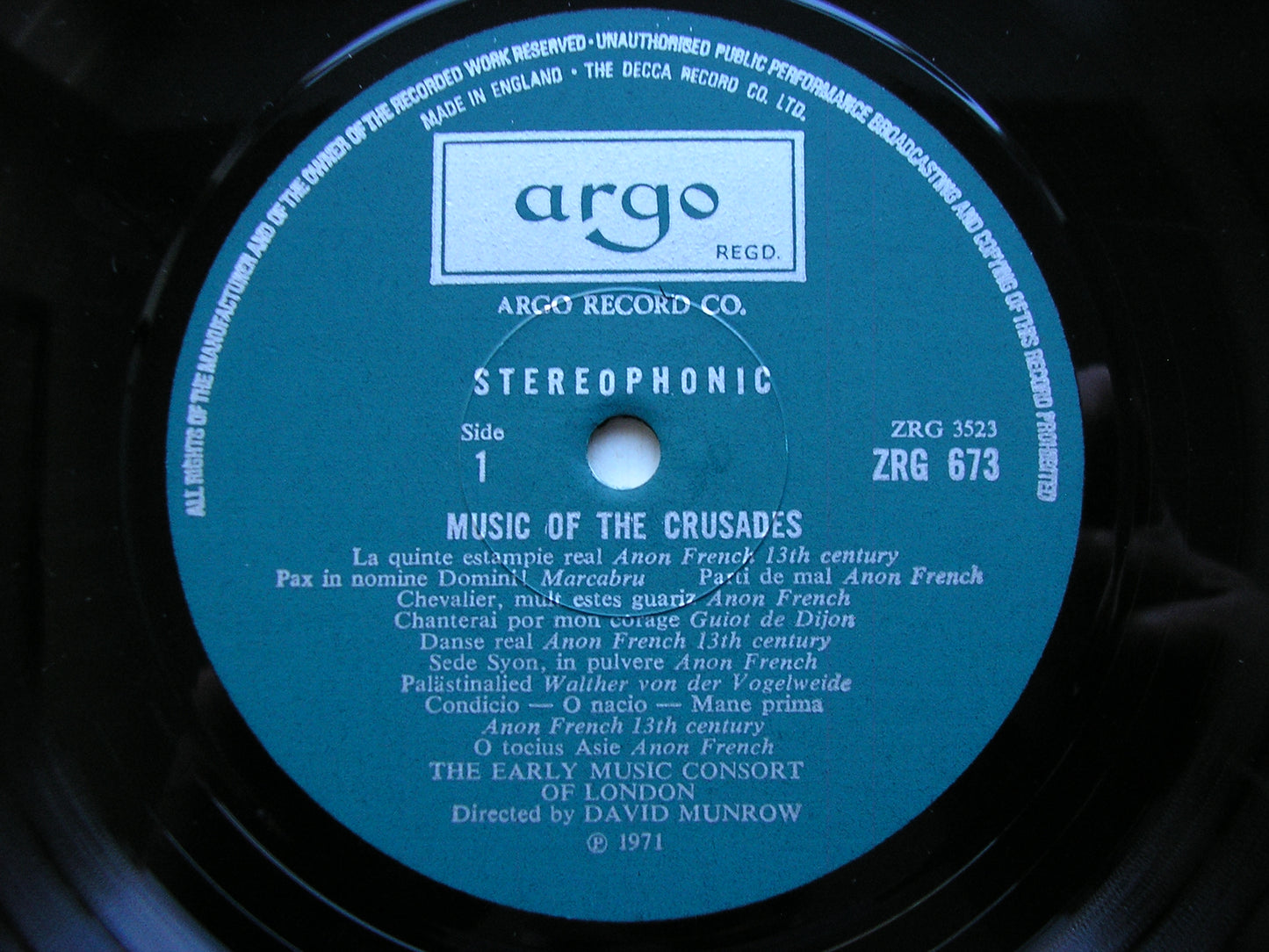 MUSIC OF THE CRUSADES: Songs of Love and War   THE EARLY MUSIC CONSORT OF LONDON / MUNROW     ZRG 673