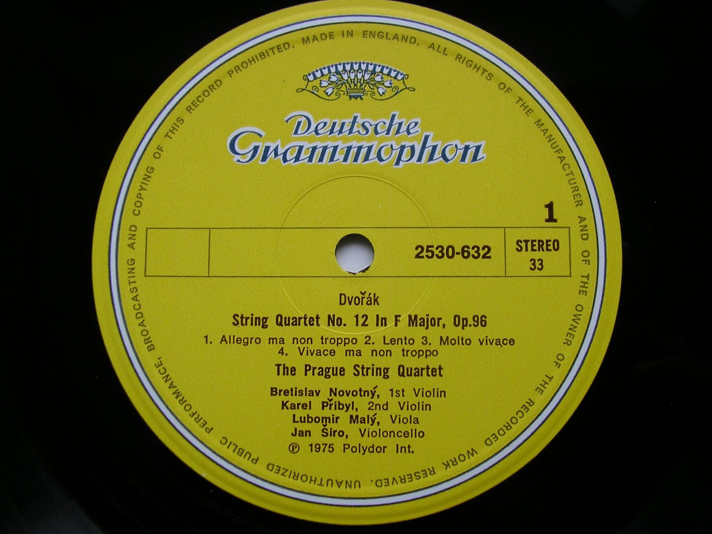 DVORAK: STRING QUARTETS in F Op. 96 / in A Op. 105     PRAGUE STRING QUARTET    2530 632