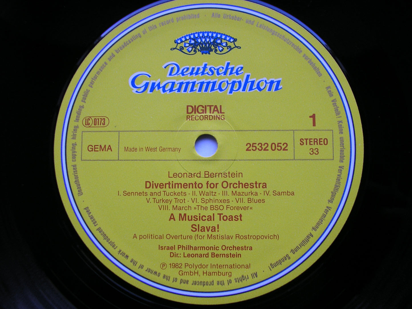 BERNSTEIN: DIVERTIMENTO / SLAVA / FACSIMILE / ON THE TOWN       ISRAEL PHILHARMONIC / BERNSTEIN      2532 052