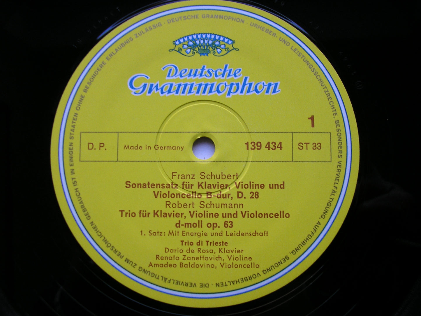 SCHUBERT: SONATA MOVEMENT  D28  / SCHUMANN: PIANO TRIO No. 1  Op. 63      TRIO DI TRIESTE      139 434