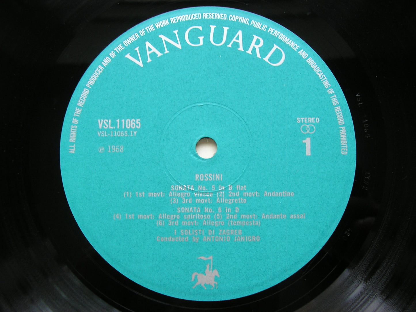 MUSIC FOR STRINGS: ROSSINI / ALBINONI / BOCCHERINI / PARADIES / HAYDN / CORELLI      I SOLOISTI DI ZAGREB / JANIGRO     VSL 11065