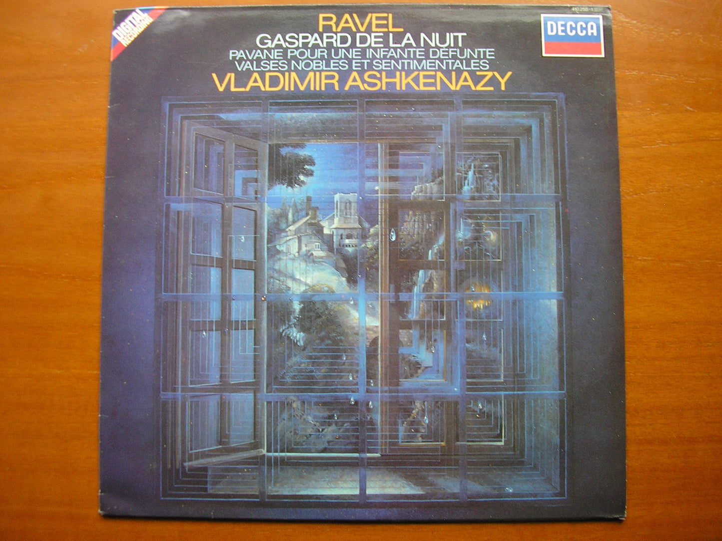 RAVEL: GASPARD DE LA NUIT / PAVANE / VALSES NOBLES ET SENTIMENTALES      ASHKENAZY     410 255
