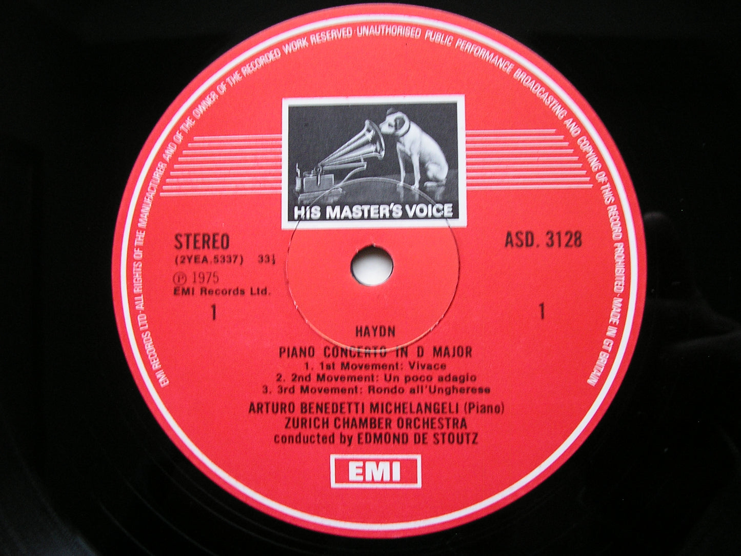 HAYDN: PIANO CONCERTOS in D & G MICHELANGELI / ZURICH CHAMBER ORCHESTRA / DE STOUTZ ASD 3128