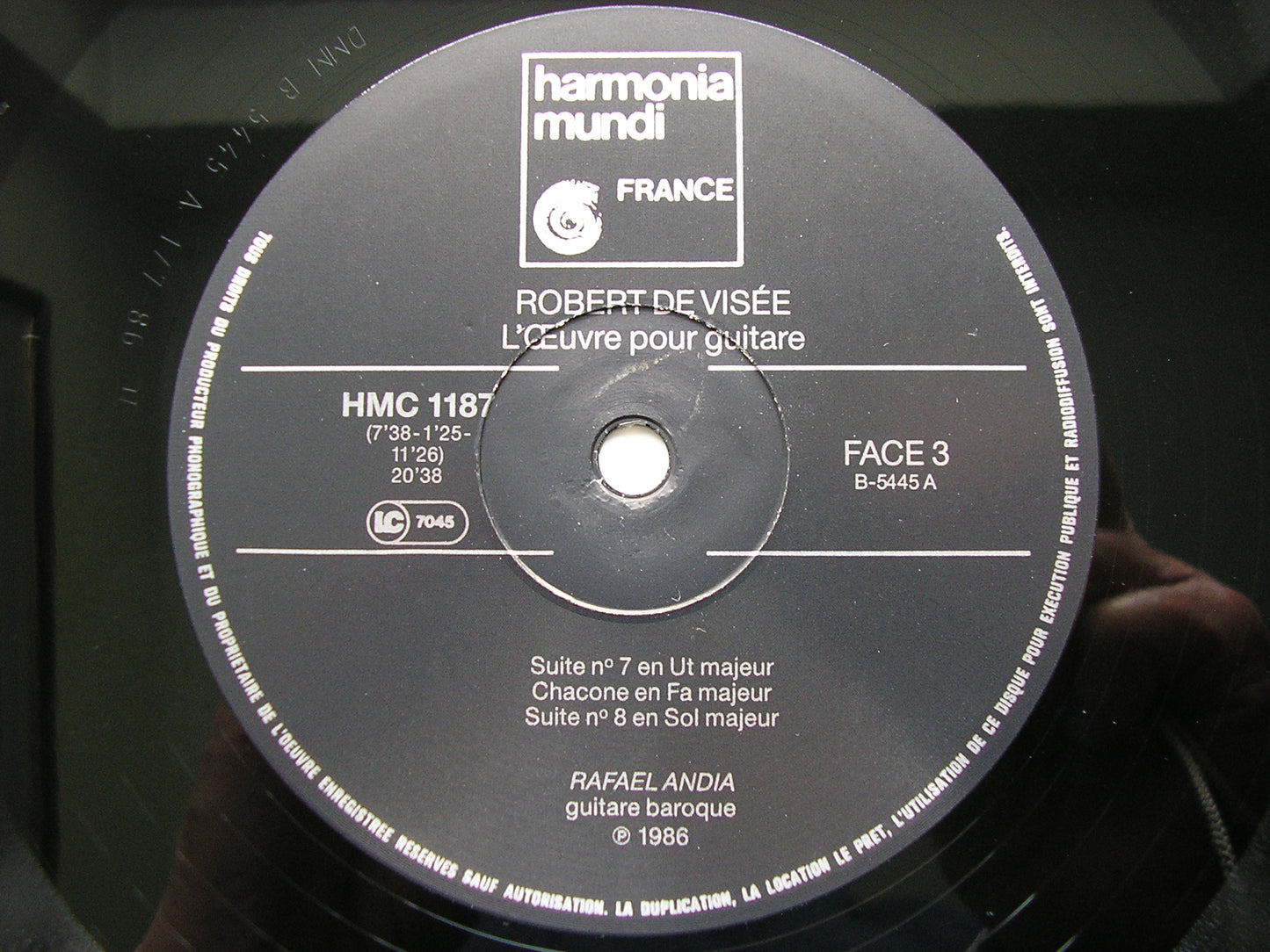 DE VISEE: SUITES OF DANCES 1682 & 1686        RAFAEL ANDIA, baroque guitar      3LP       HMC 1186 - 88