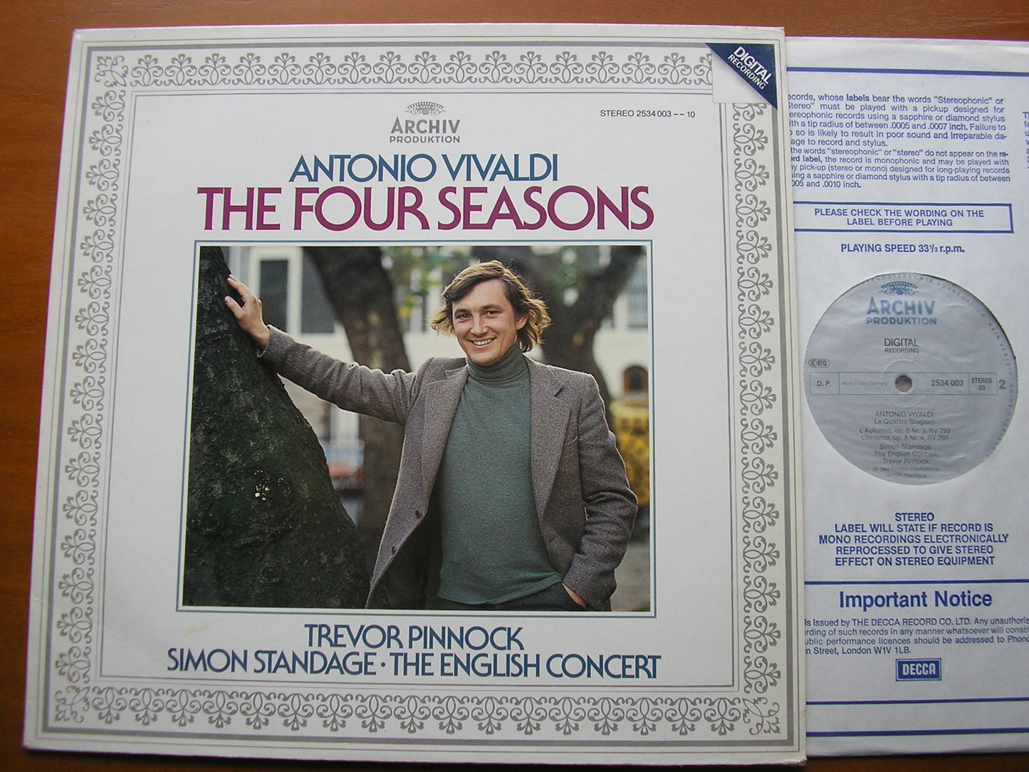 VIVALDI: THE FOUR SEASONS       STANDAGE / THE ENGLISH CONCERT / PINNOCK       2534 003