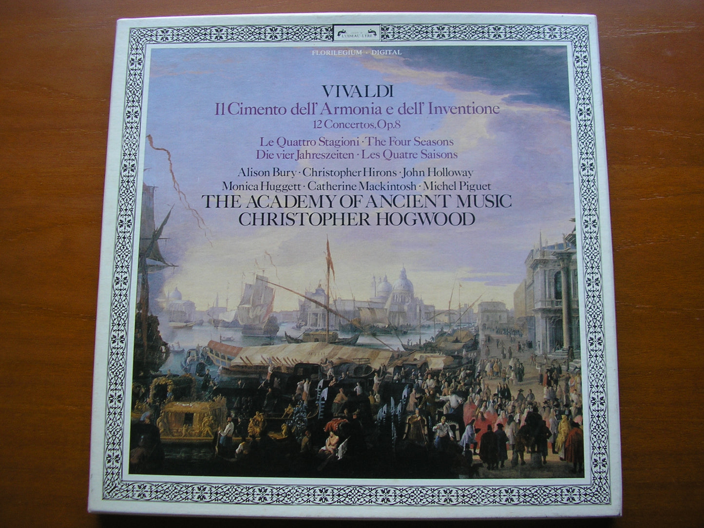 VIVALDI: THE CONTEST BETWEEN HARMONY & INVENTION  Op. 8      HOGWOOD / THE ACADEMY OF ANCIENT MUSIC     2LP       D279D 2