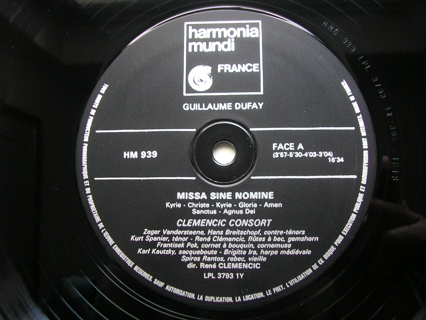 DUFAY: MISSA SINE NOMINE / DANSES MEDIEVALES    CLEMENCIC CONSORT / CLEMENCIC    HM 939