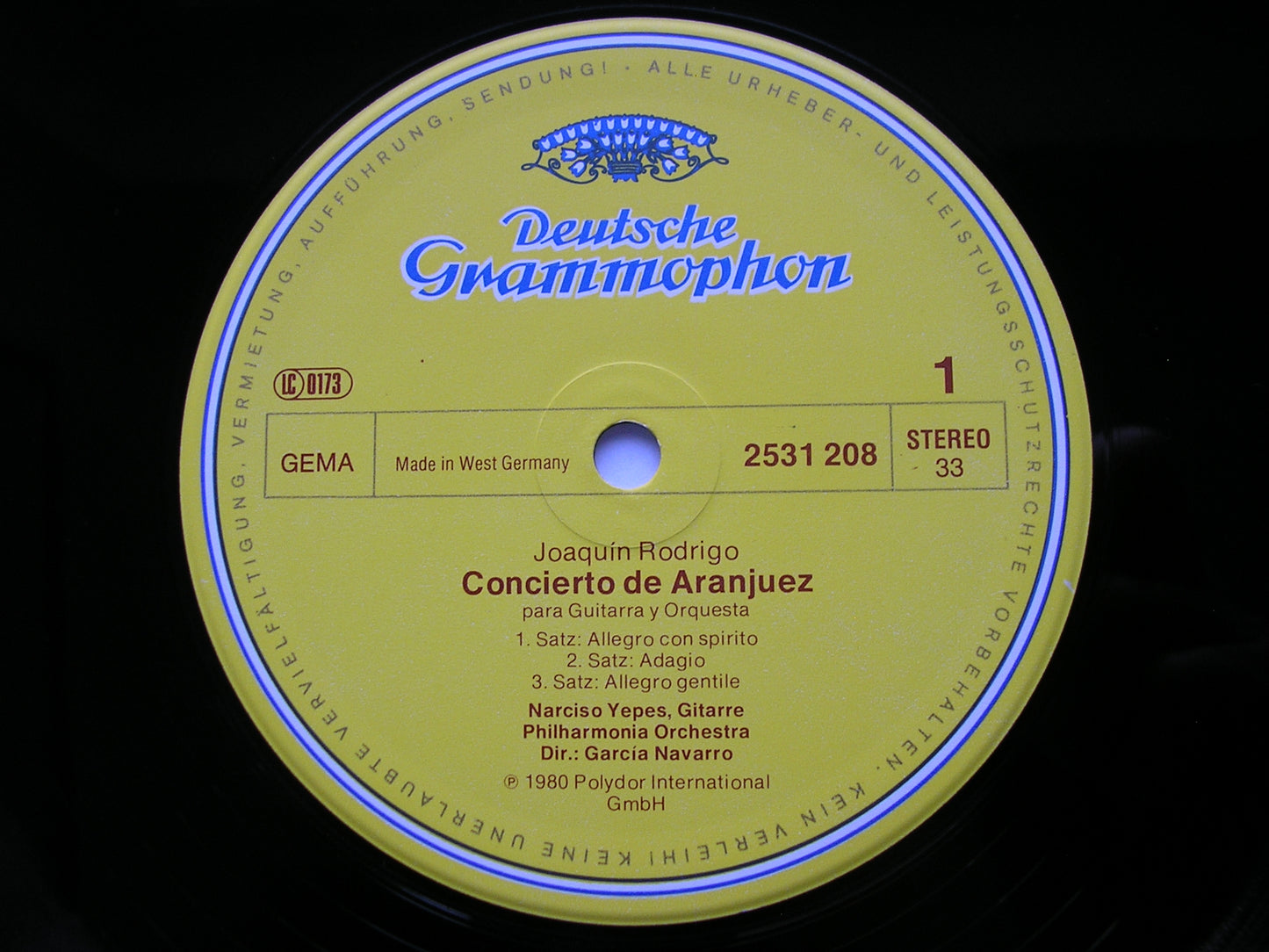 RODRIGO: CONCIERTO DE ARANJUEZ / CONCIERTO MADRIGAL     YPES / PHILHARMONIA / NAVARRO    2531 208