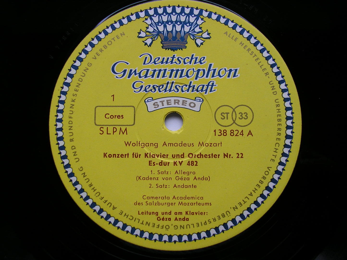 MOZART: PIANO CONCERTOS Nos 6  &  22          GEZA ANDA / CAMERATA ACADEMICA DES SALZBURGER MOZARTEUMS    138 824