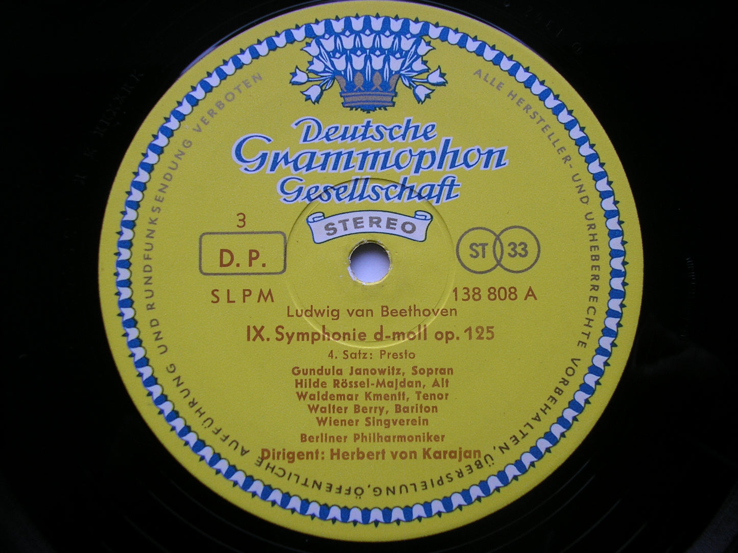 BEETHOVEN: SYMPHONIES Nos. 8 & 9     SOLOISTS / BERLIN PHILHARMONIC / KARAJAN              138 807 / 138 808