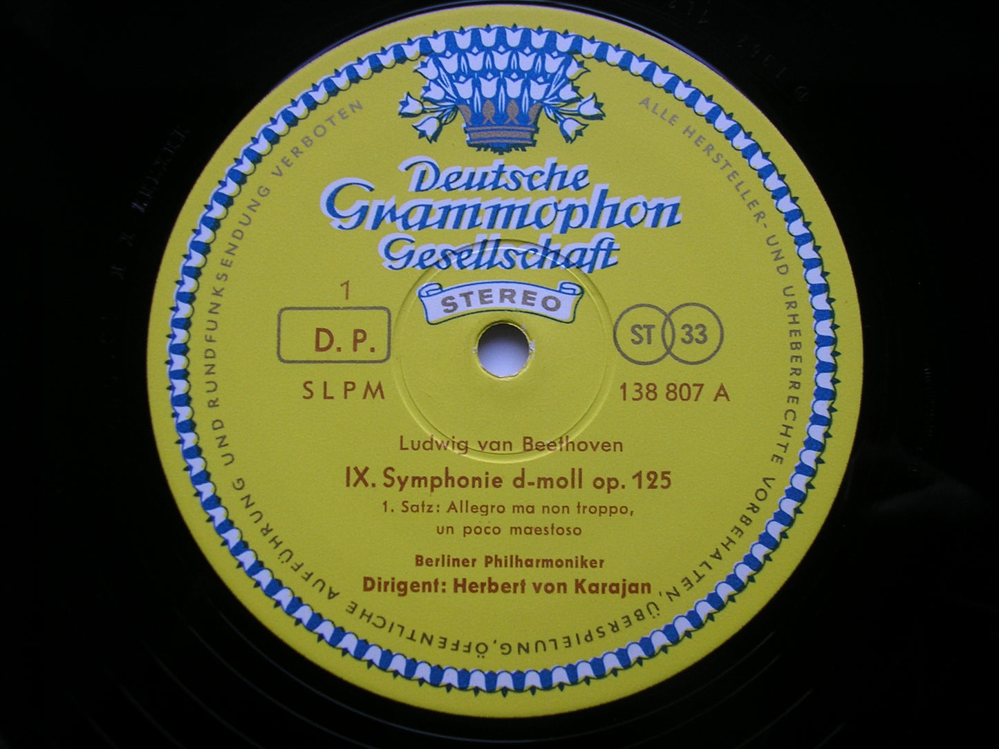 BEETHOVEN: SYMPHONIES Nos. 8 & 9     SOLOISTS / BERLIN PHILHARMONIC / KARAJAN              138 807 / 138 808