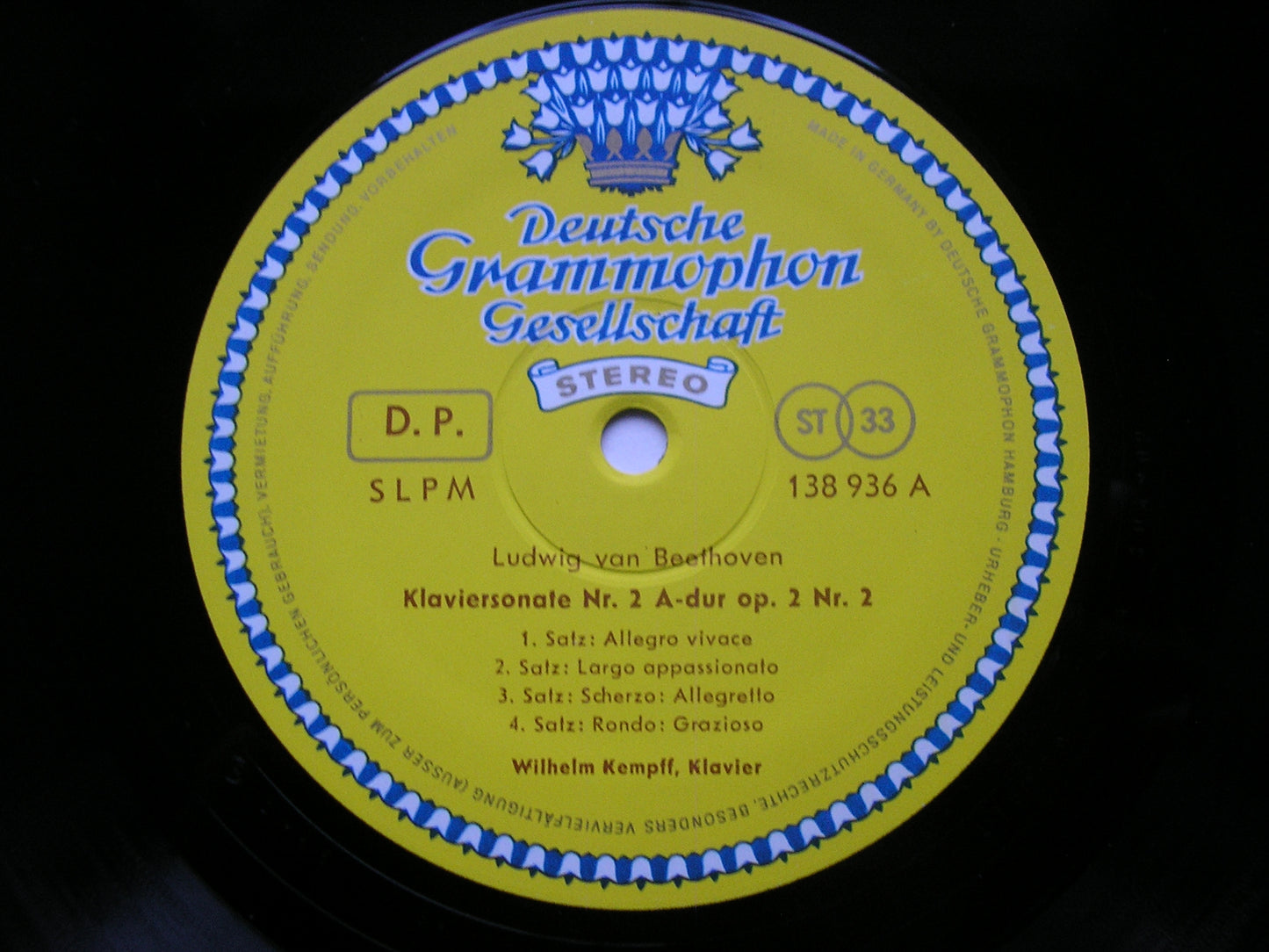 BEETHOVEN: PIANO SONATAS Nos. 2 & 3      KEMPFF    138 936