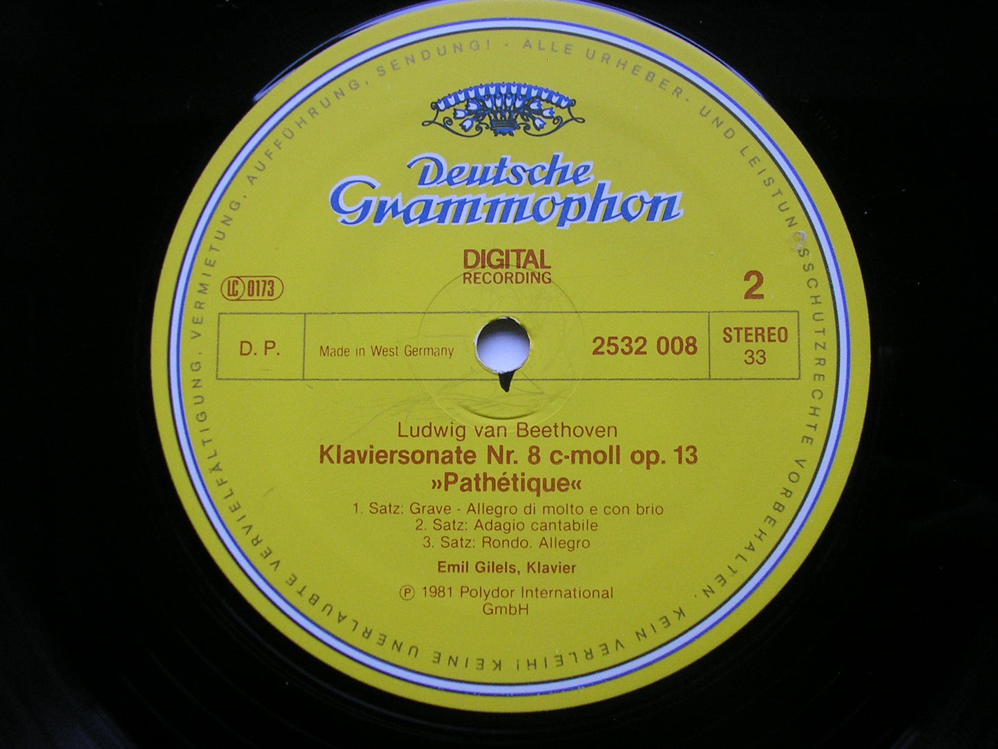 BEETHOVEN: PIANO SONATAS Nos. 8 'Pathetique' / 13 / 14 'Moonlight' EMIL GILELS 2532 008