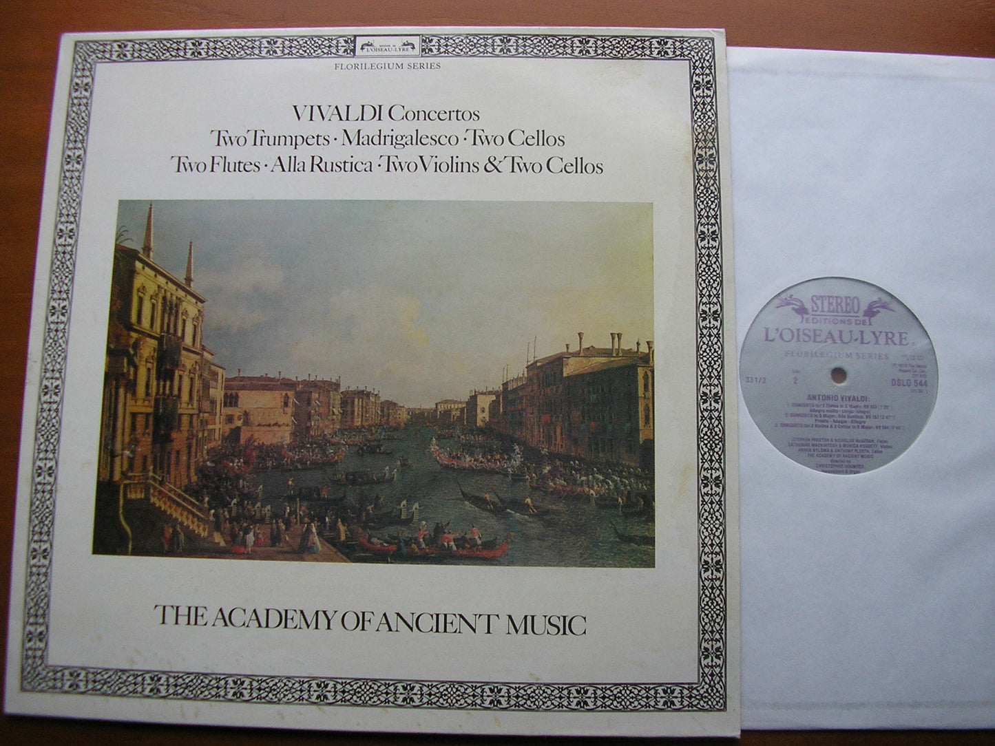 VIVALDI: SIX CONCERTOS     SOLOISTS / THE ACADEMY OF ANCIENT MUSIC / HOGWOOD   DSLO 544