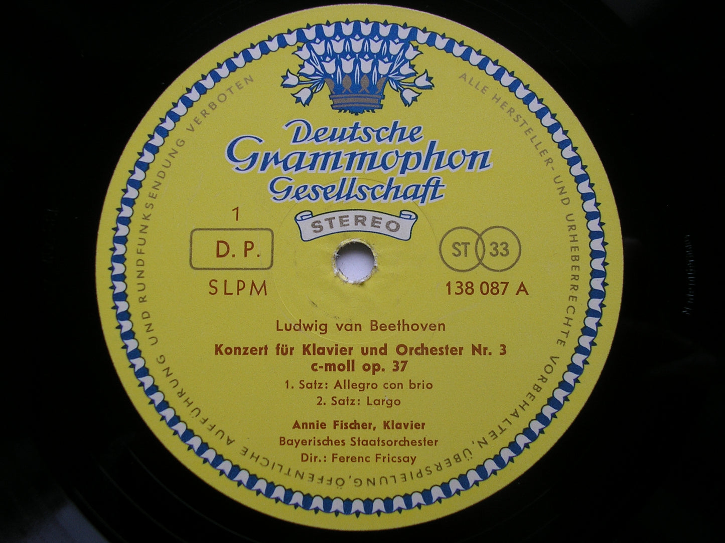 BEETHOVEN: PIANO CONCERTO No. 3 / MOZART: RONDOS K382 / K386       FISCHER / BAVARIAN STATE ORCHESTRA / FRICSAY     138 087