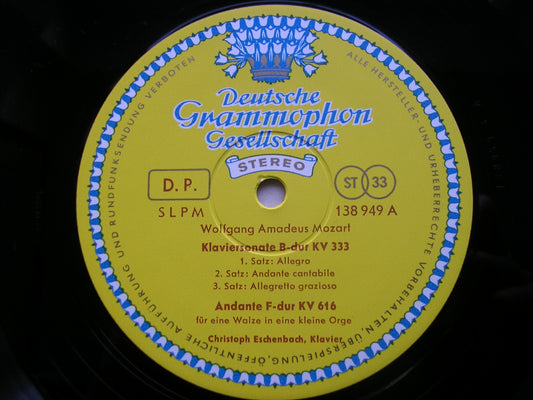 MOZART: PIANO SONATAS K332 & K333 / ANDANTE K616 / VARIATIONS K265      ESCHENBACH      138 949