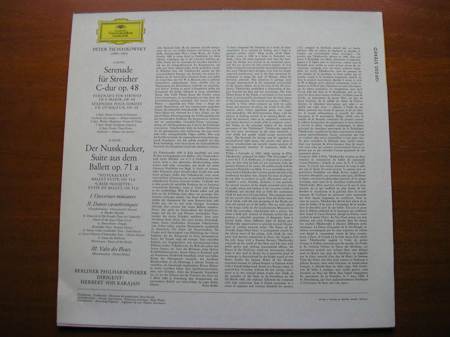 TCHAIKOVSKY: SERENADE FOR STRINGS / NUTCRACKER Suite    KARAJAN /BERLIN PHILHARMONIC    139 030