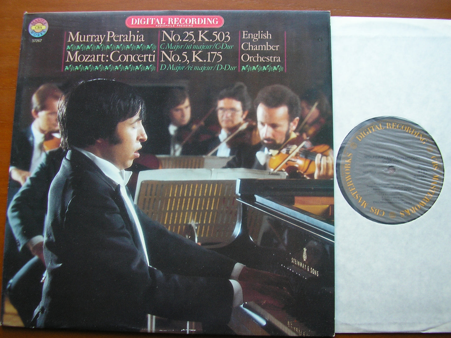 MOZART: PIANO CONCERTOS Nos. 5 & 25 MURRAY PERAHIA / ENGLISH CHAMBER ORCHESTRA D37267