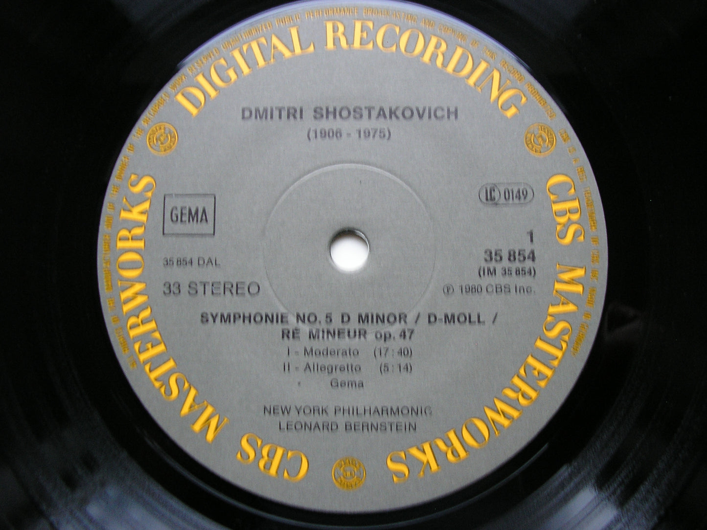 SHOSTAKOVICH: SYMPHONY No. 5      BERNSTEIN / NEW YORK PHILHARMONIC     35854
