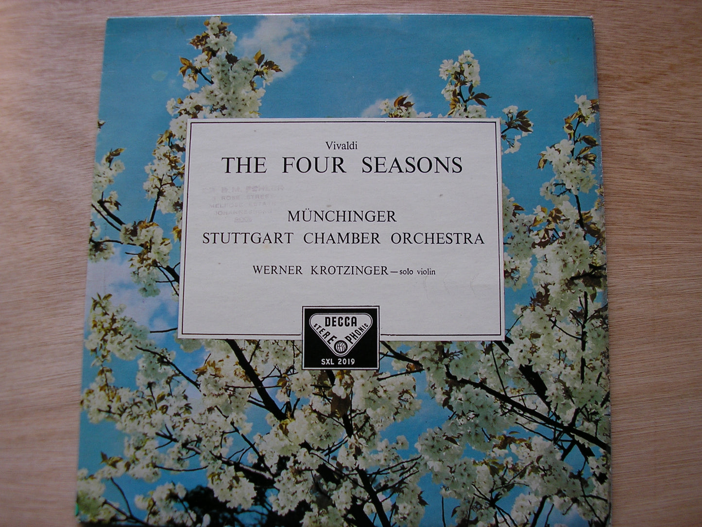 VIVALDI: THE FOUR SEASONS     STUTTGART CHAMBER ORCHESTRA / KARL MUNCHINGER    SXL 2019