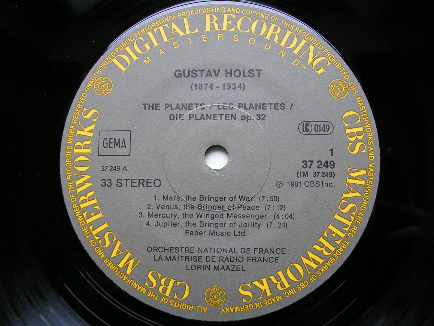 HOLST: THE PLANETS     MAAZEL / FRENCH NATIONAL ORCHESTRA      D37249