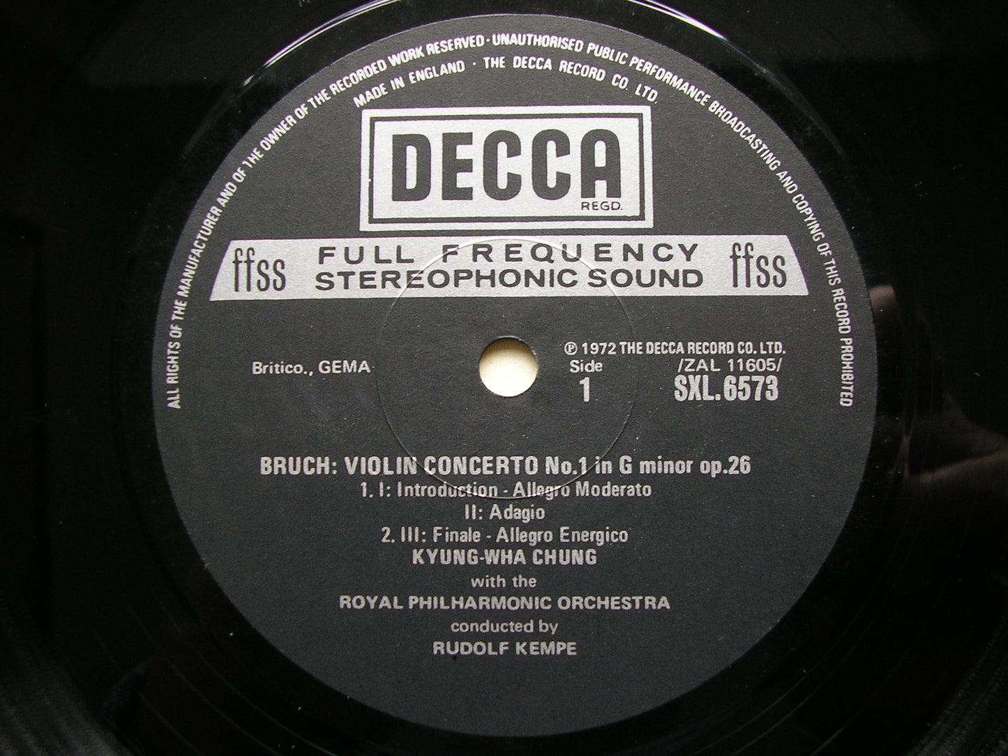 BRUCH: VIOLIN CONCERTO No. 1 /SCOTTISH FANTASY      KYUNG-WHA CHUNG / ROYAL PHILHARMONIC / KEMPE      SXL 6573