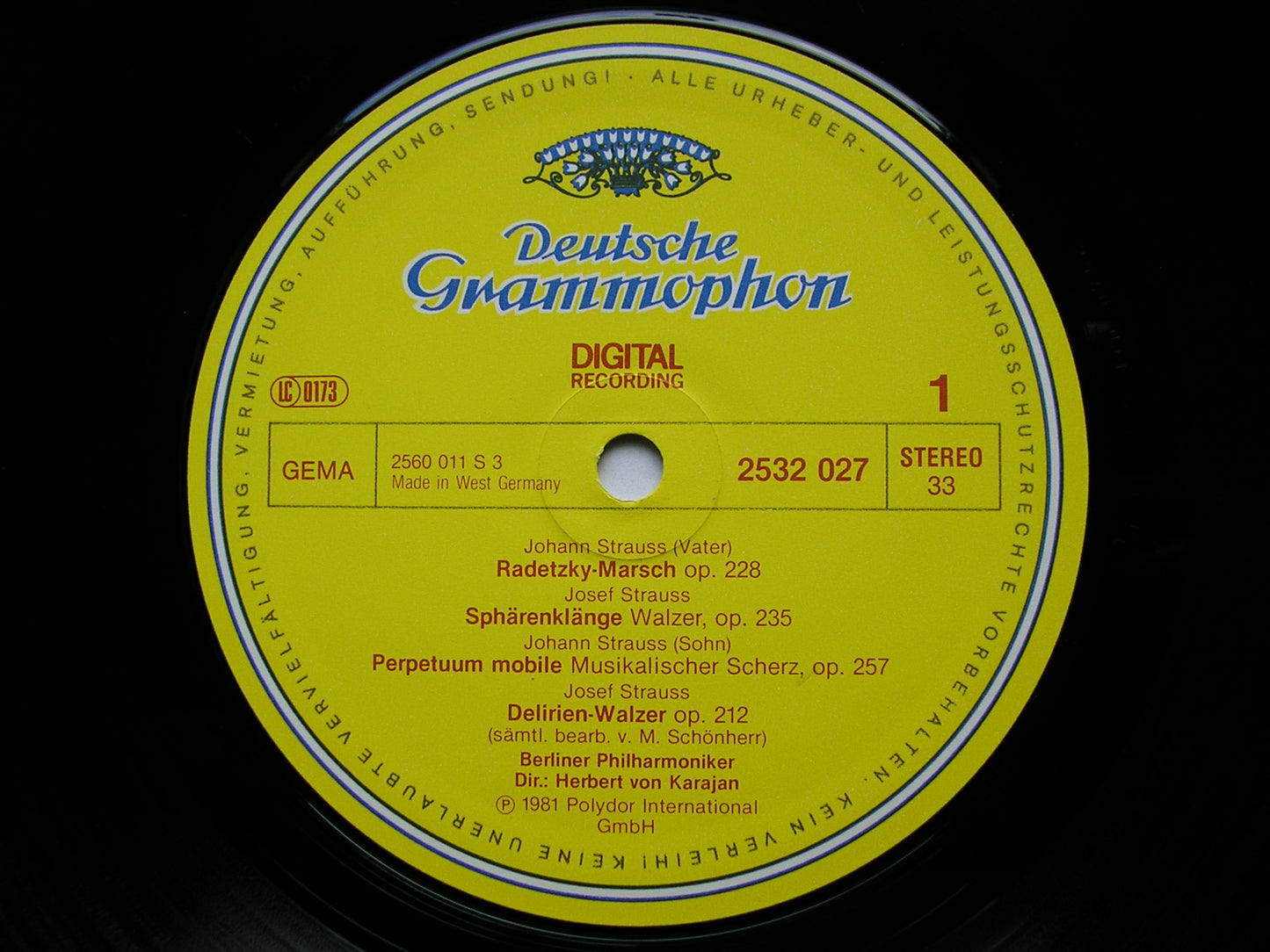 JONANN & JOSEF STRAUSS: RADETZKY - MARSCH       KARAJAN / BERLIN PHILHARMONIC     2532 027