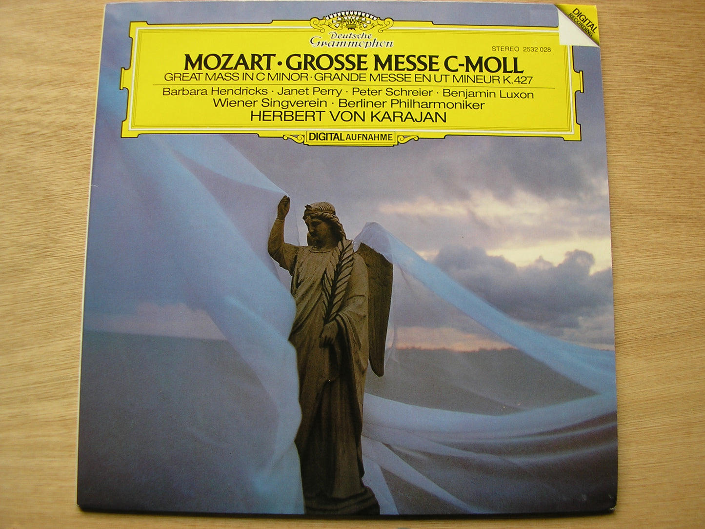 MOZART: GREAT MASS in C Minor      SOLOISTS / BERLIN PHILHARMONIC / KARAJAN    2532 028