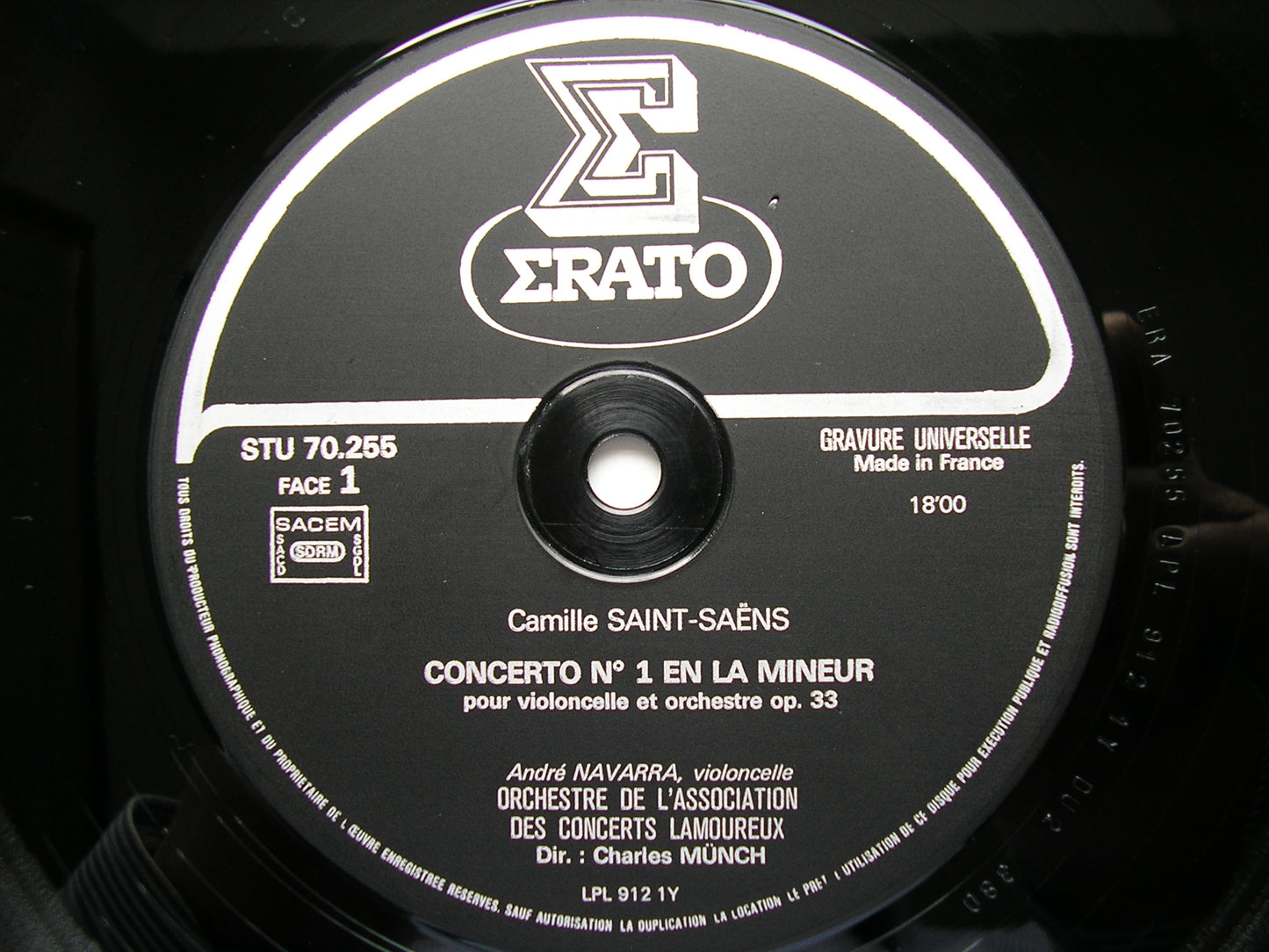 LALO & SAINT-SAENS: CELLO CONCERTOS     NAVARRA / LAMOUREUX ORCHESTRA /  MUNCH     STU 70255