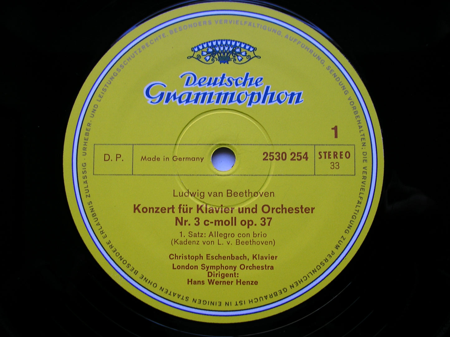BEETHOVEN: PIANO CONCERTO No. 3     ESCHENBACH / LONDON SYMPHONY / HENZE    2530 254