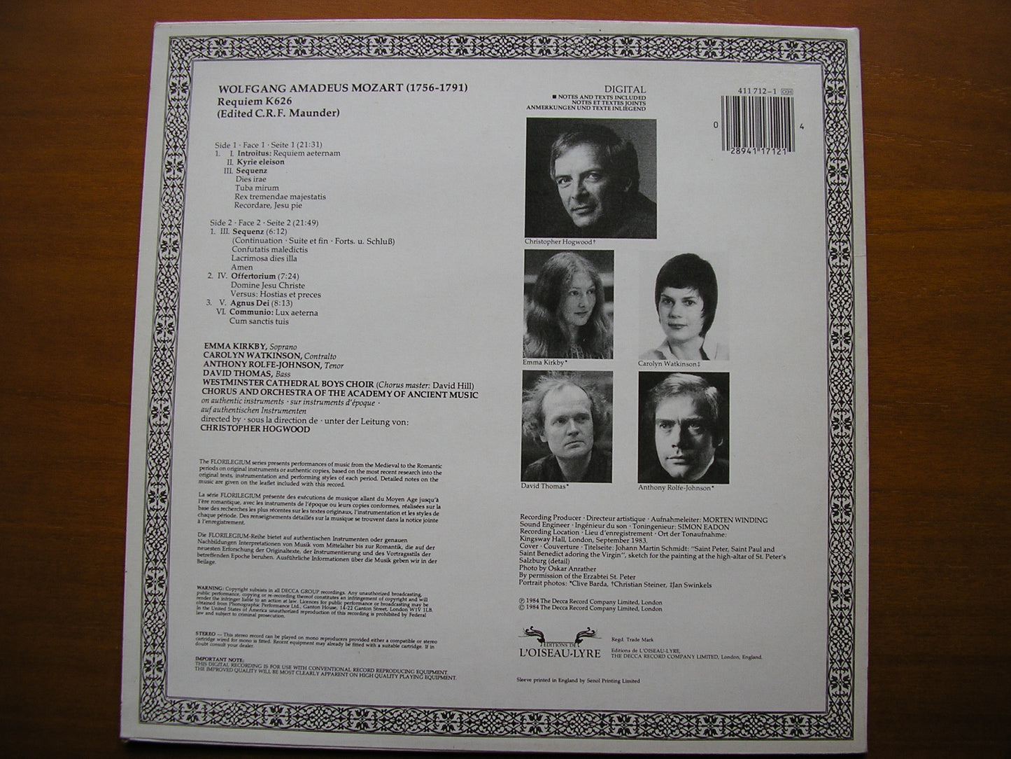 MOZART: REQUIEM     SOLOISTS / THE ACADEMY OF ANCIENT MUSIC / HOGWOOD    411 712