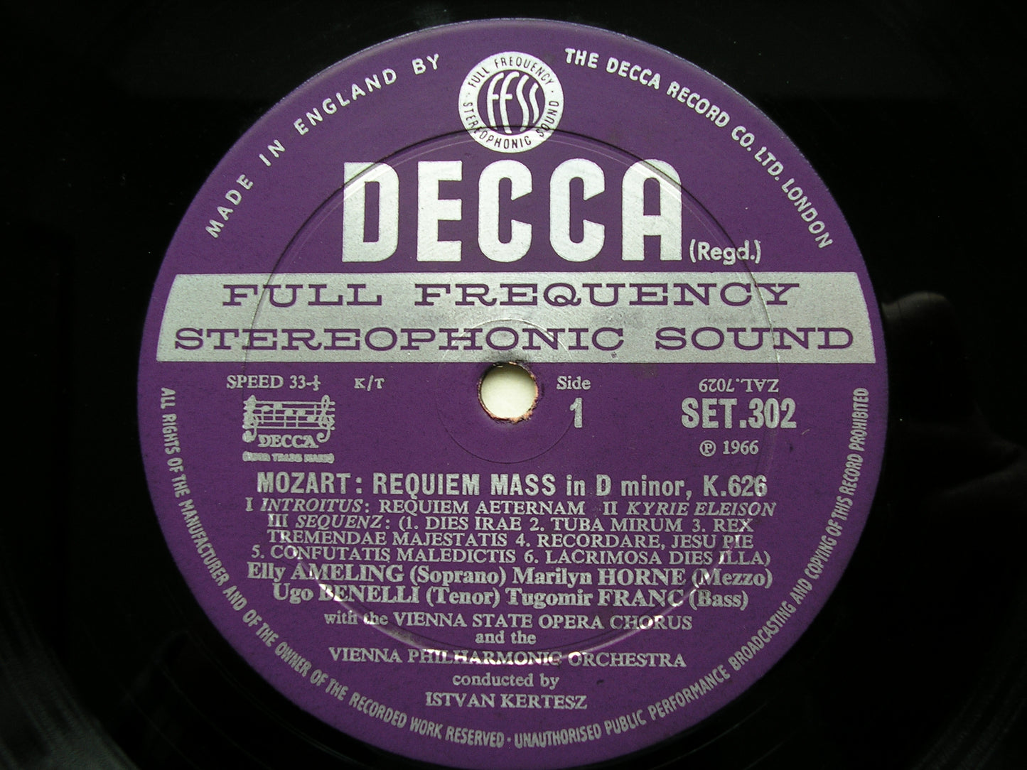 MOZART: REQUIEM     SOLOISTS / VIENNA PHILHARMONIC / KERTESZ     SET 302