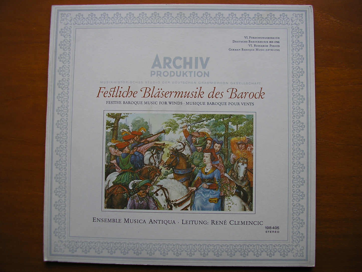 FESTIVE BAROQUE MUSIC FOR WINDS      MUSICA ANTIQUA / CLEMENCIC      198 405