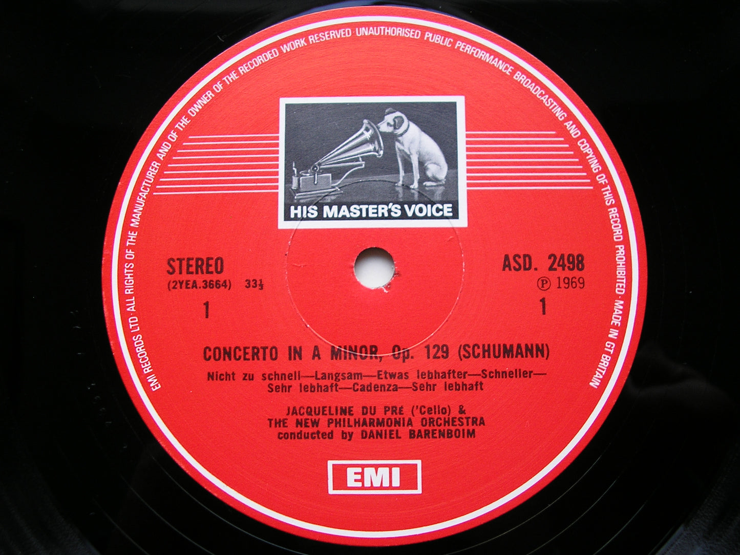 SCHUMANN: CELLO CONCERTO / SAINT-SAENS: CELLO CONCERTO No. 1      DU PRE / NEW PHILHARMONIA / BARENBOIM    ASD 2498