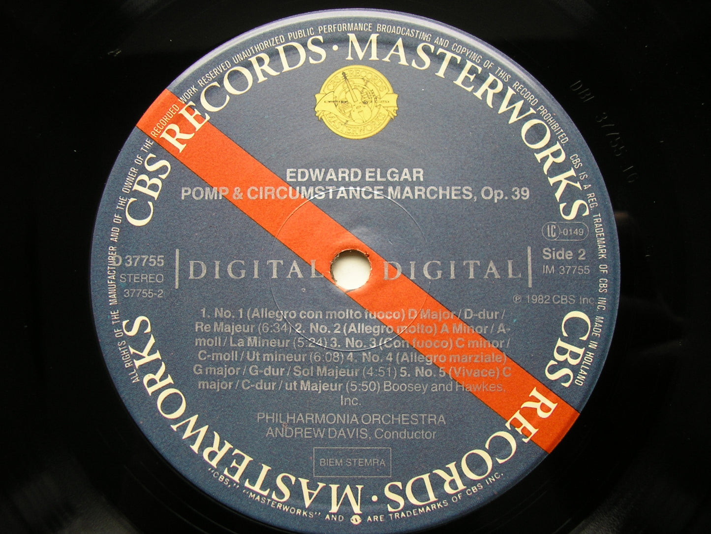 ELGAR: ENIGMA VARIATIONS / POMP & CIRCUMSTANCE MARCHES Nos. 1 - 5     ANDREW DAVIS / PHILHARMONIA ORCHESTRA      D 37755