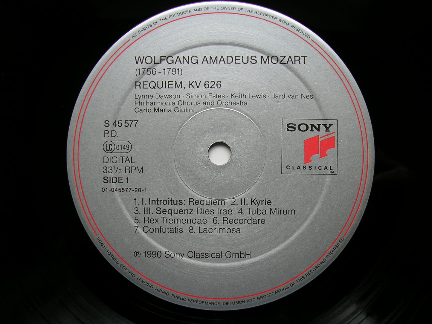 MOZART: REQUIEM    SOLOISTS / PHILHARMONIA / GIULINI      S 45577