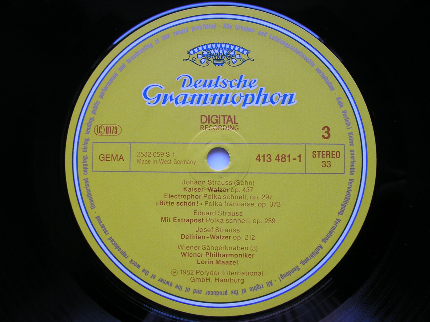 WEINER BLUT: The best of NEW YEAR'S CONCERTS       MAAZEL / VIENNA PHILHARMONIC ORCHESTRA     3LP    413 479