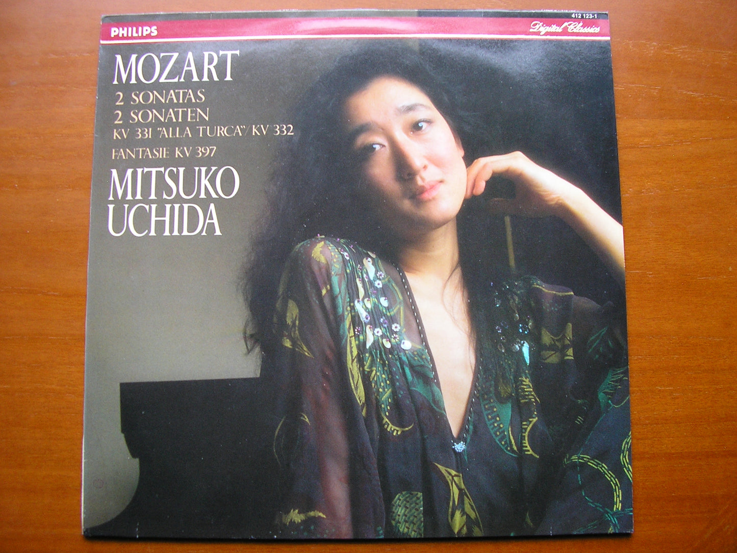 MOZART: PIANO SONATAS  K331 in A / K332 in F / FANTASIA  K397       MITSUKO UCHIDA     412 123