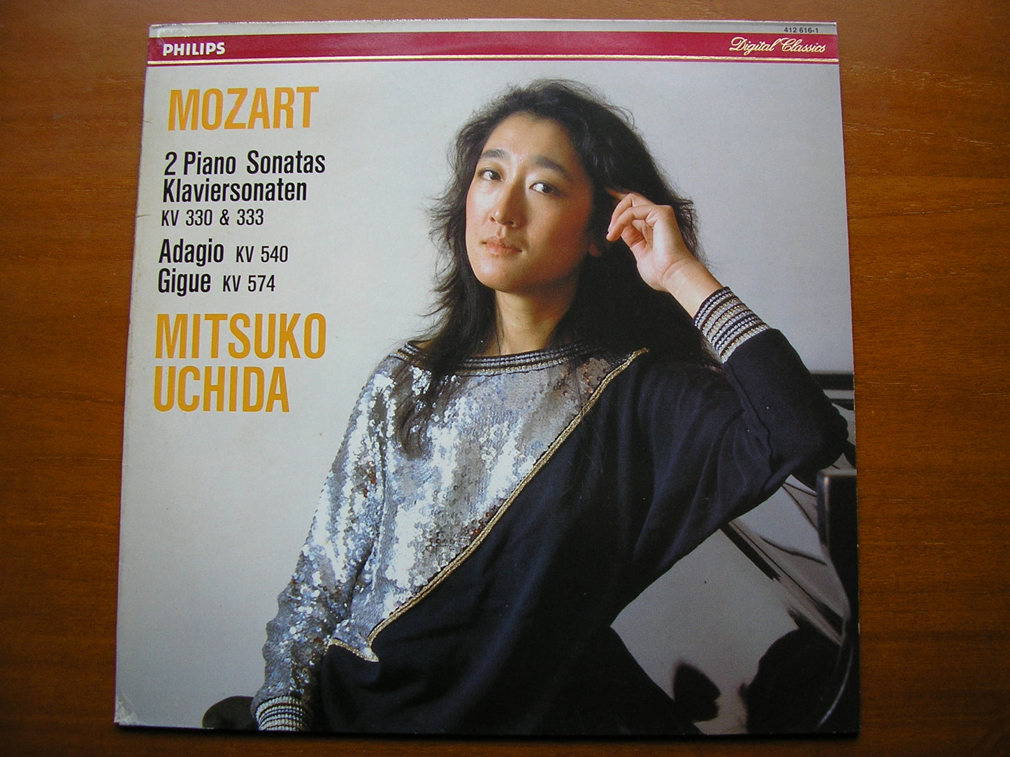 MOZART: PIANO SONATAS K330 in C / K333 in B / ADAGIO K540 / GIGUE K 574      MITSUKO UCHIDA     412 616